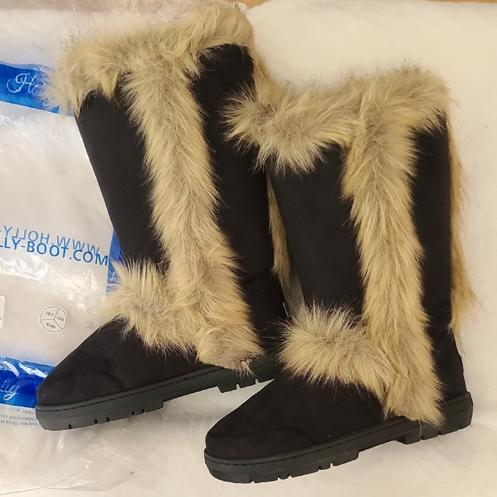 Elegant Black Winter Boots with Tan Fur Trim